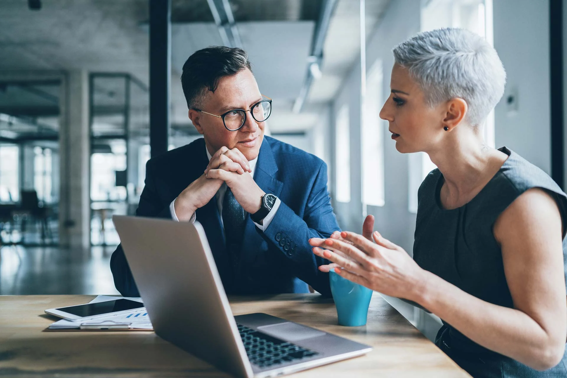 mortgage-and-insureance-adviser-discuss-with-client-1.webp mortgage and insureance adviser discuss with client