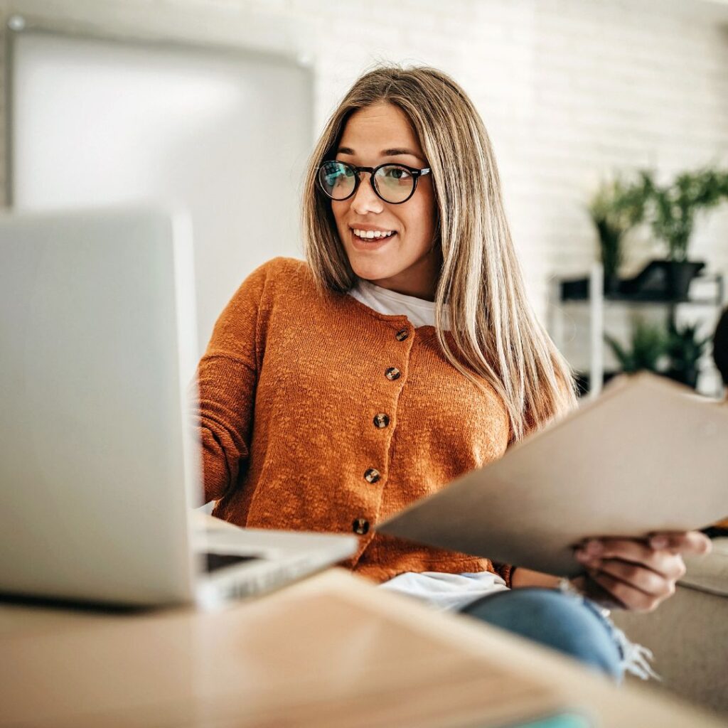 woman organising mortgage online